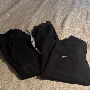 Figs Black Scrub Set